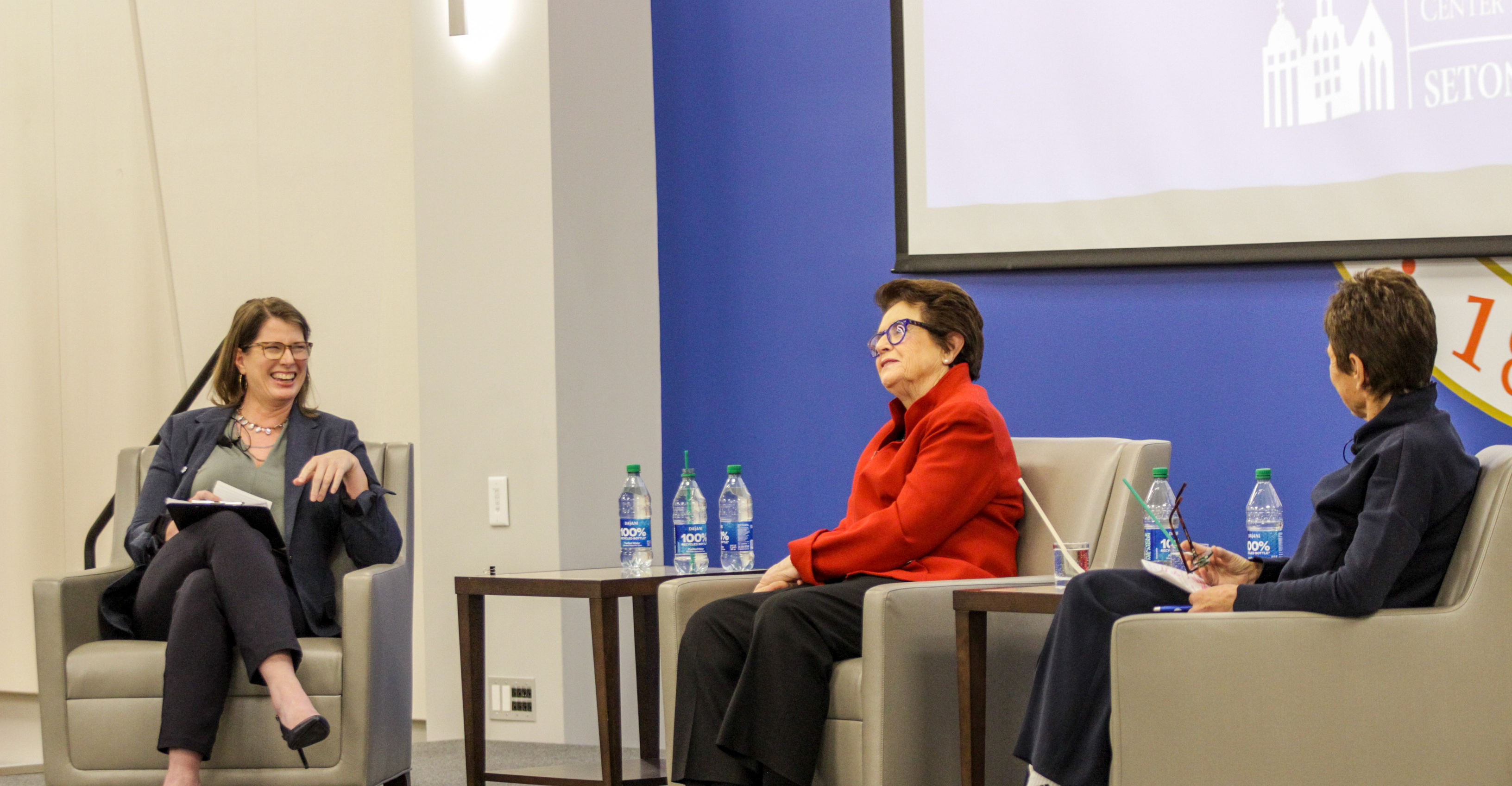 Image of Center for Sports Media Executive Director Jane McManus and tennis icon Billie Jean King. 